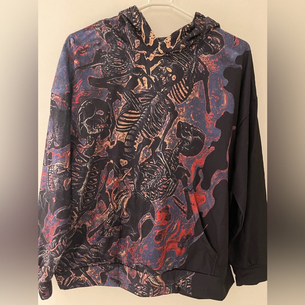 Lightweight polyester skull hoodie